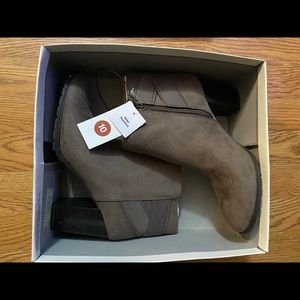 *BRAND NEW* Brown Heeled Booties